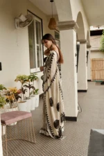Beige lining polka